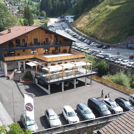 新黎凡特Tyrol Living & Cafe公寓 外观 照片