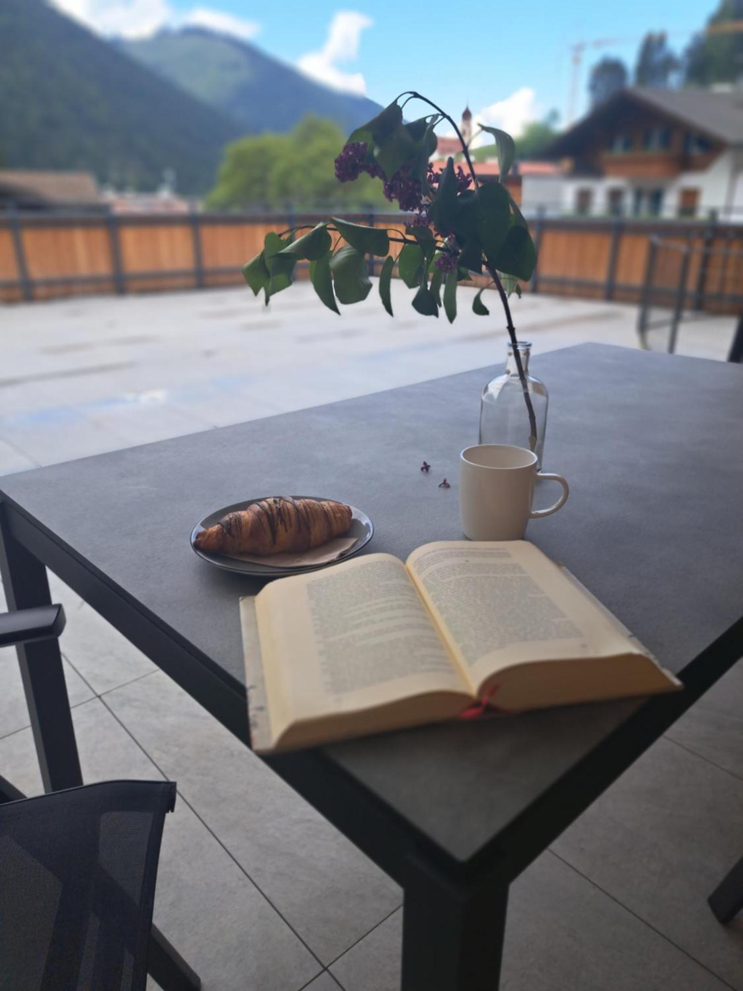 新黎凡特Tyrol Living & Cafe公寓 外观 照片